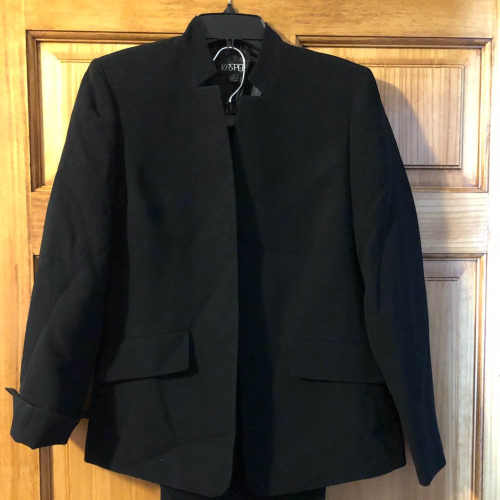 Kasper pant suit